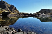 75  Nel Laghetto di Pietra Quadra con poca acqua ci si specchia ancora.